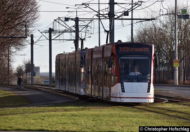 Bild: TW 718+639 als Linie 3 kurz vor der Haltestelle Warschauer Straße.