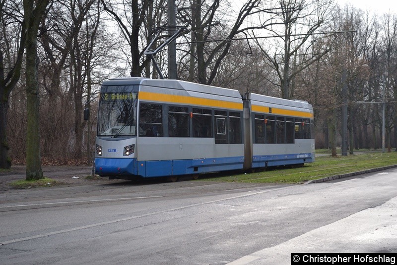 Bild: TW 1326 als Linie 2 an der Endstelle Naunhofer Straße.