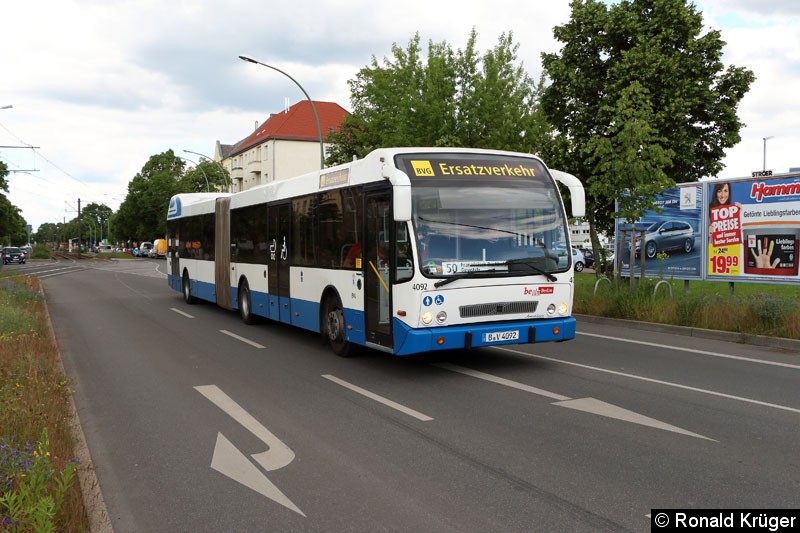 Bild: 4092 als Schienenersatzverkehr für die Straßenbahnlinie 50.