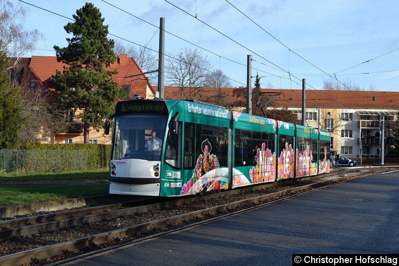 Bild: TW 656 als Linie 6 kurz vor der Haltestelle Agentur für Arbeit.