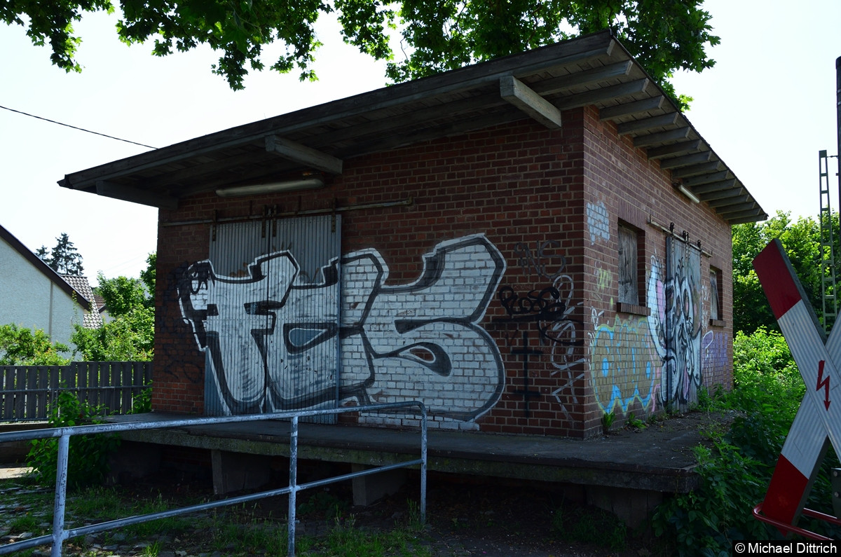 Bild: Noch einmal der Lagerschuppen mit Laderampe (Bahnhof Bübingen).