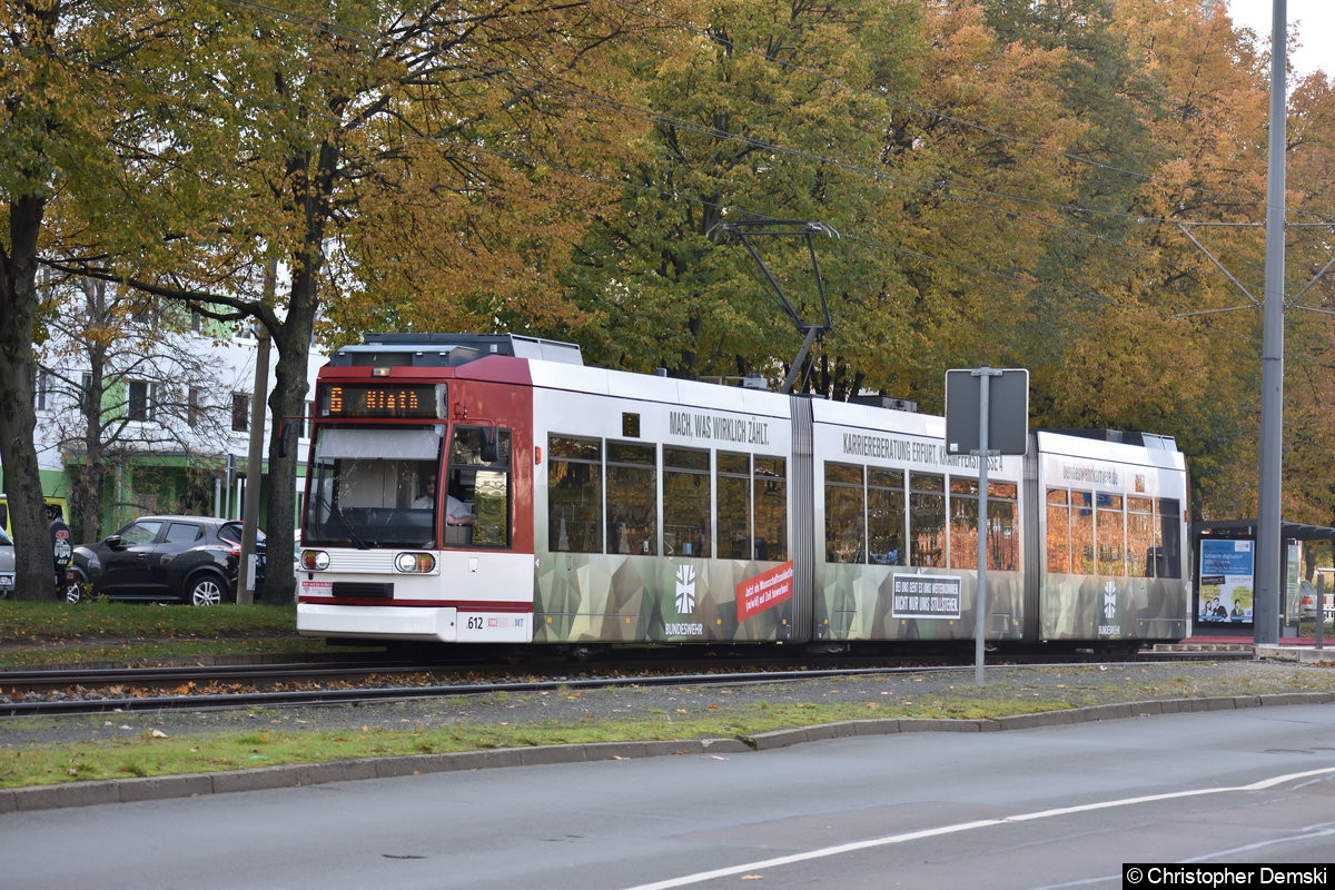 Bild: TW 612 als Linie 6 in Richtung Rieth beim Verlassen der Haltestelle Berliner Straße.