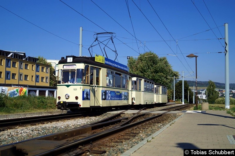 TW 101+Bw 187+BW 156 als Linie 1E bei der Ankunft in Winzerla.