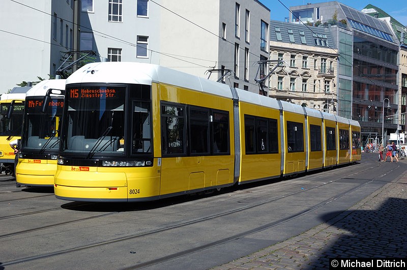Drei Tage nach seiner Zulassung stand er in der Großen Präsidentenstr., als Linie M5. Bild: Drei Tage nach seiner Zulassung stand er in der Großen Präsidentenstr., als Linie M5.