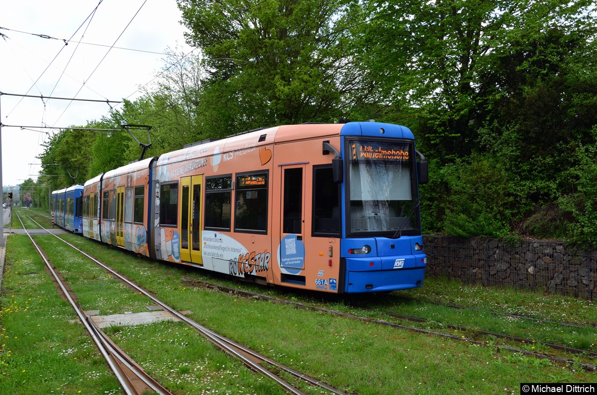 Wagen 655 und 661 als Linie 1 auf dem Weg in Richtung Wilhelmshöhe.