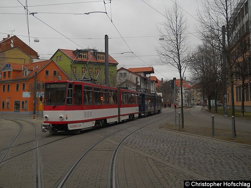 Bild: TW 522+435 auf der Linie 2 am Sparkassenfinanzentrum.
