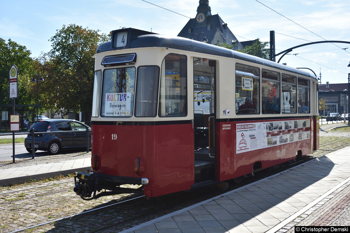 Bw 19 abgestellt am Curt-Becker-Platz (Tehaterplatz)