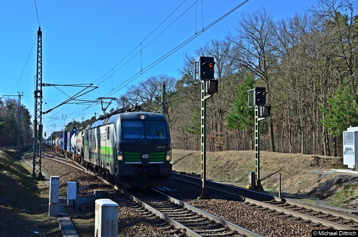 Bild: 193 727 mit einem Güterzug bei der Durchfahrt in Fangschleuse.