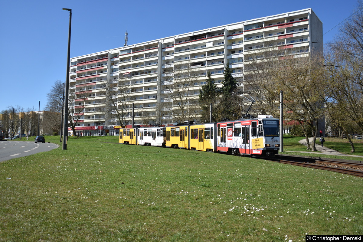 Tw 348+303 als Linie 3 in Richtung Bieblach Ost, kurz vor der Haltestelle Lusan-Laune.