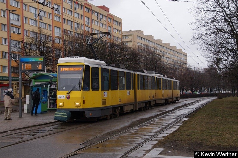 Bild: KT4Dt TW 162+163 als Linie 3 nach POMORZANY steht an der Haltestelle Plac Rodła