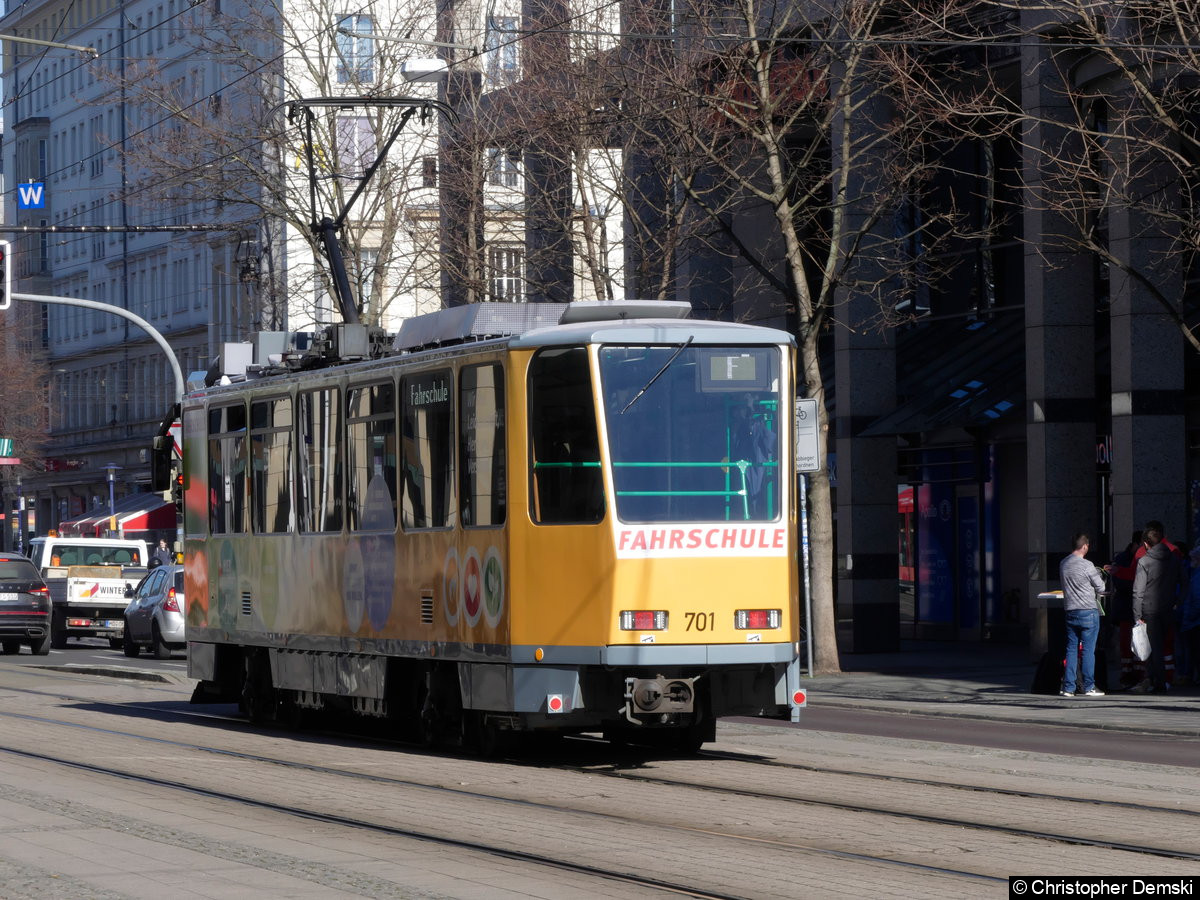Bild: TW 701 kurz vor der Kreuzung Breiter Weg/Ernst-Reuter-Allee.