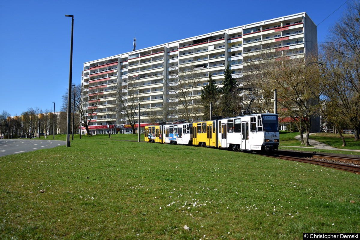 Tw 312+311 als Linie 3 kurz vor der Haltestelle Lusan-Laune.