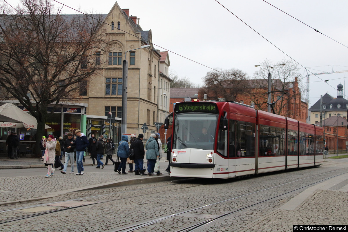 Bild: TW 653 als Linie 6 an der Haltestelle Klinikum.