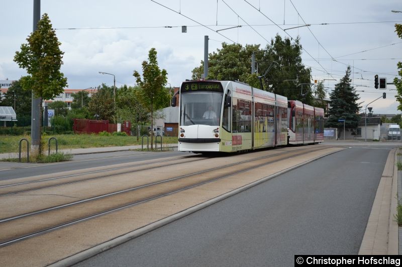 Bild: Tw 708+711 als Linie 3 kurz vor der Haltestelle Mittelhäuser Straße.