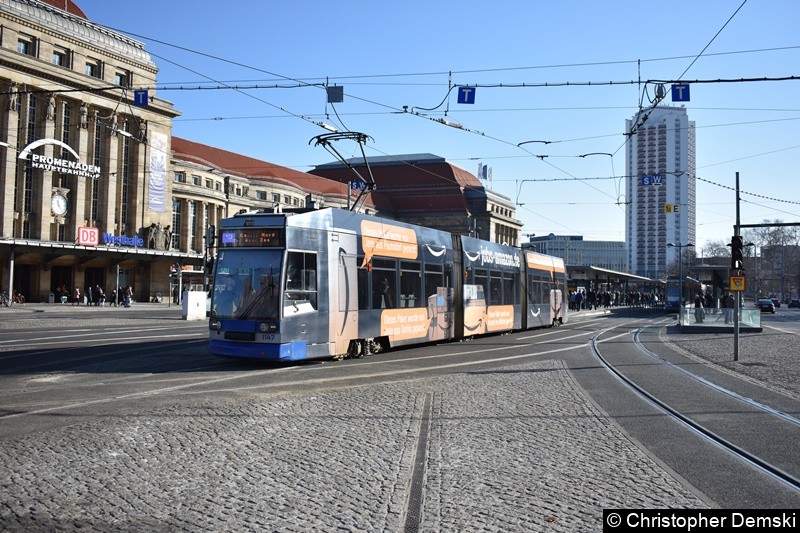 Bild: TW 1147 beim Verlassen der Haltestelle Hauptbahnhof