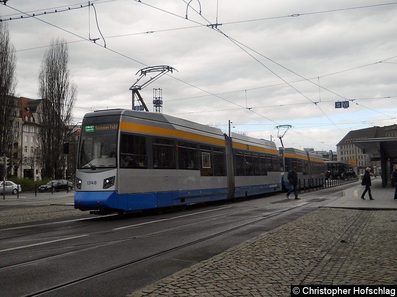Bild: TW 1348+1345 auf der Linie 3E bei verlassen der Haltestelle Hauptbahnhof in Richtung Sommerfeld.
