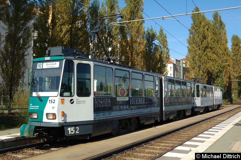 Bild: 152+252 als Linie 92 an der Haltestelle Marie-Juchacz-Str.