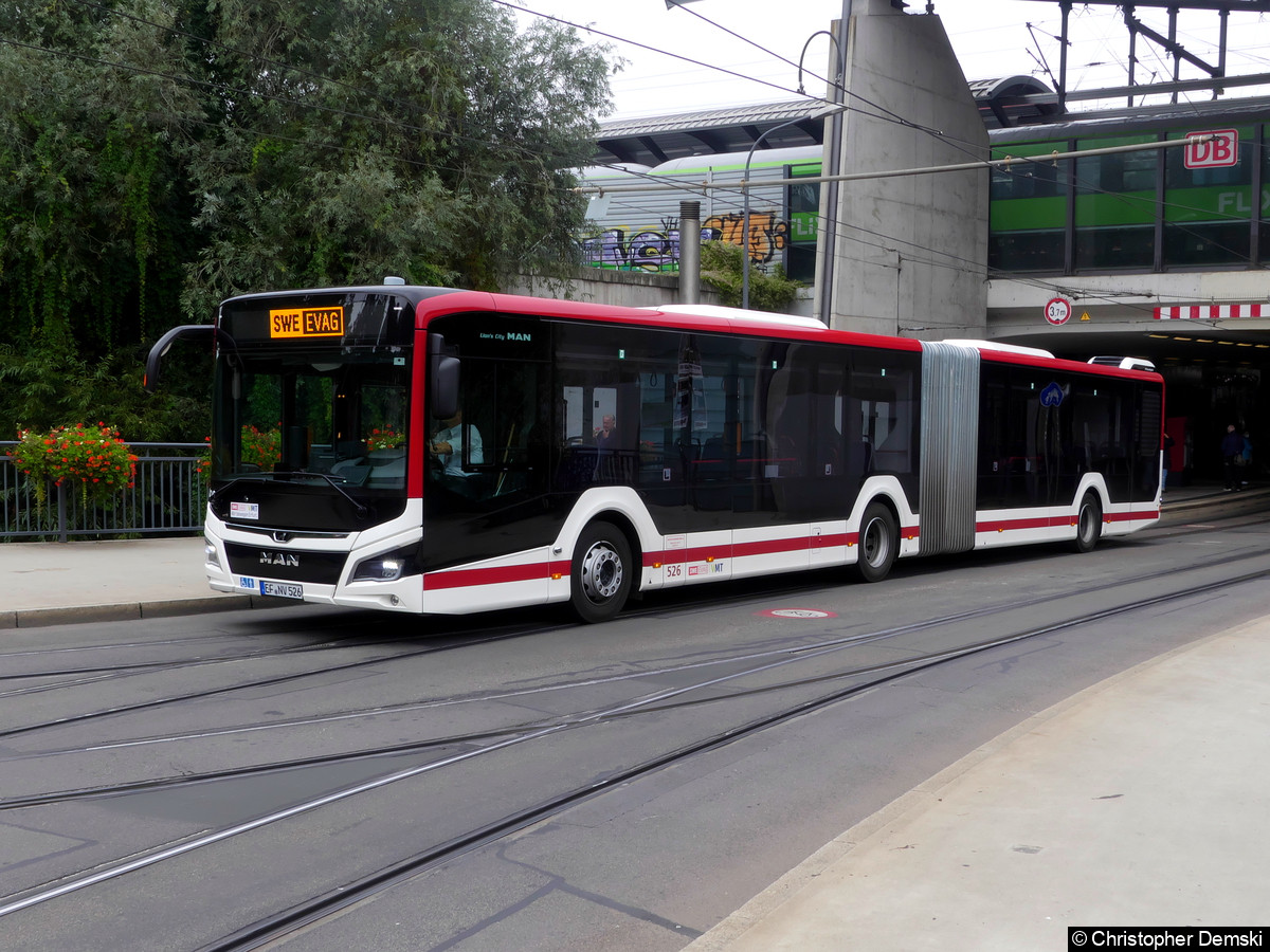 Bild: Wagen 526 beim Verlassen der Haltestelle Hauptbahnhof.