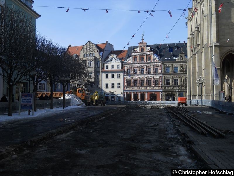 Bild: Auch am Rathausvorplatz bzw. aufen Fischmarkt sind kein Gleise mehr groß zu finden.