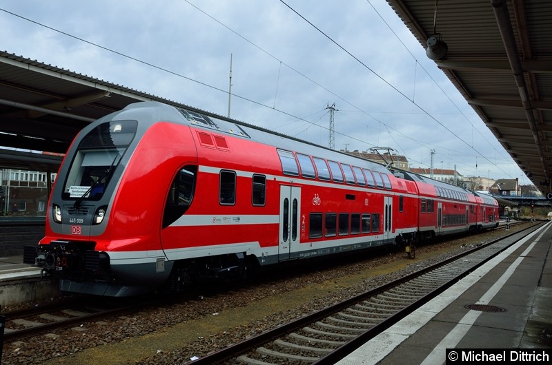 Bild: Mit etlichen Jahren Verspätung bekommt die DB Regio in Berlin/Brandenburg ihre bestellten Twindex.
Hier der 445 009 bei einer Probefahrt im Fahrgastverkehr als RB 24 im Bahnhof Berlin-Lichtenberg.