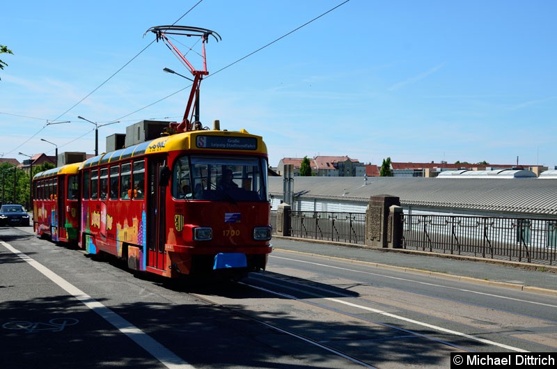 Bild: 1700 + 700 bei der Stadtrundfahrt in der Richard-Lehmann-Str.