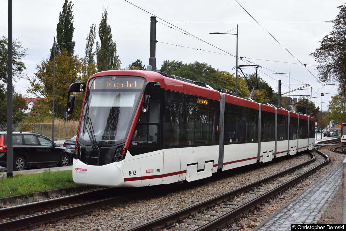 Bild: TW 802 als Linie 1 an der Thüringenhalle.