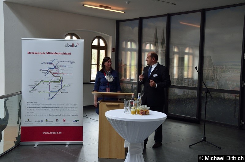 Bild: Ansprache des Geschäftsführers von Alstom für Deutschland und Österreich, Dr. Jörg Nikutta.