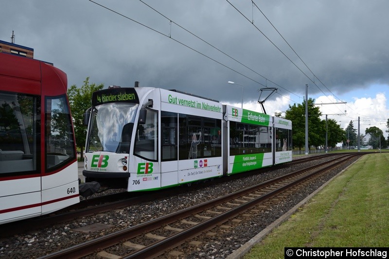 TW 706 als zweiter Wagen einer Traktion zwischen den Haltestelle Flughafen und Büropark Airfurt. Bild: TW 706 als zweiter Wagen einer Traktion zwischen den Haltestelle Flughafen und Büropark Airfurt.