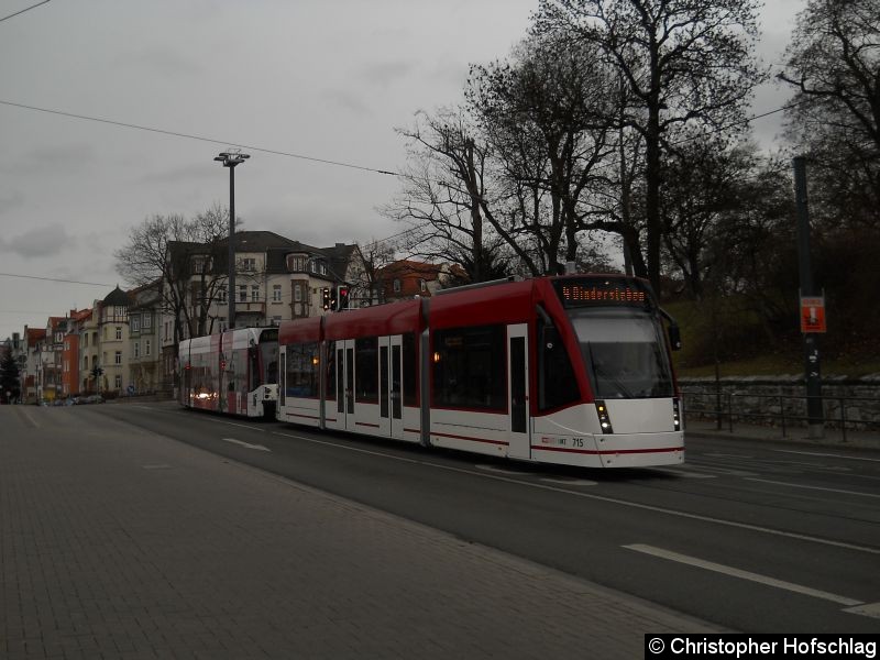 Bild: TW 715+705 am Stadtpark auf der Linie 4.