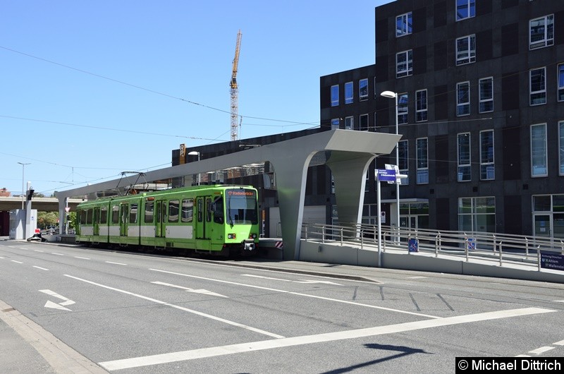 Bild: 6251 als Linie 17 an der neuen Endstelle Hauptbahnhof/ZOB.