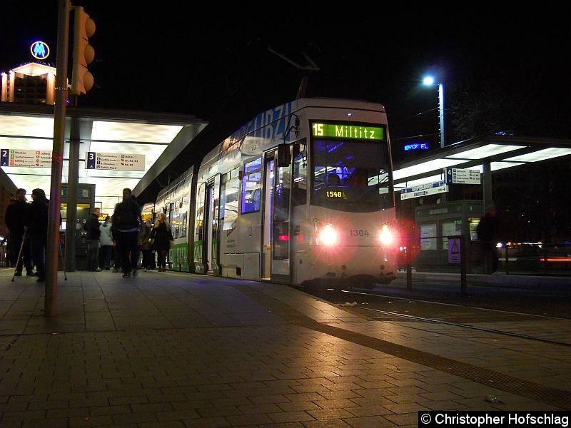 Bild: TW 1304+1307 am Hauptabhnhof auf der Linie 15.