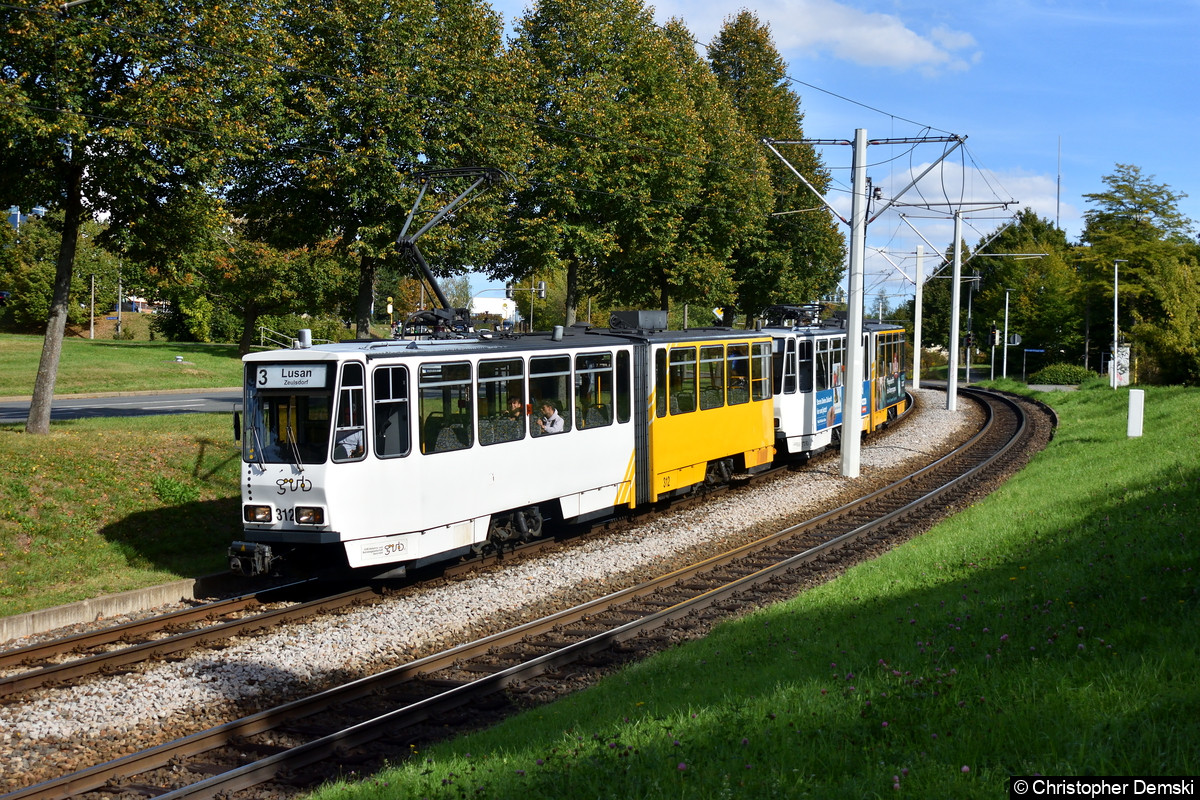 Tw 312+311 als Linie 3 in Richtung Lusan/Zeulsdorf zwischen den Haltestellen Bieblach Ost und Ernst-Abbe-Straße.