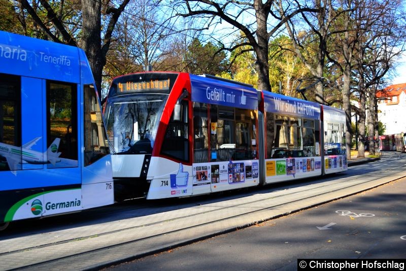 TW 714 als zweiter Wagen einer Classic-Traktion bei der Ausfahrt aus der Haltestelle Robert-Koch-Straße. Bild: TW 714 als zweiter Wagen einer Classic-Traktion bei der Ausfahrt aus der Haltestelle Robert-Koch-Straße.