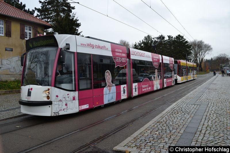 Bild: Tw 705+712 als Linie 4 am Hauptfriedhof.