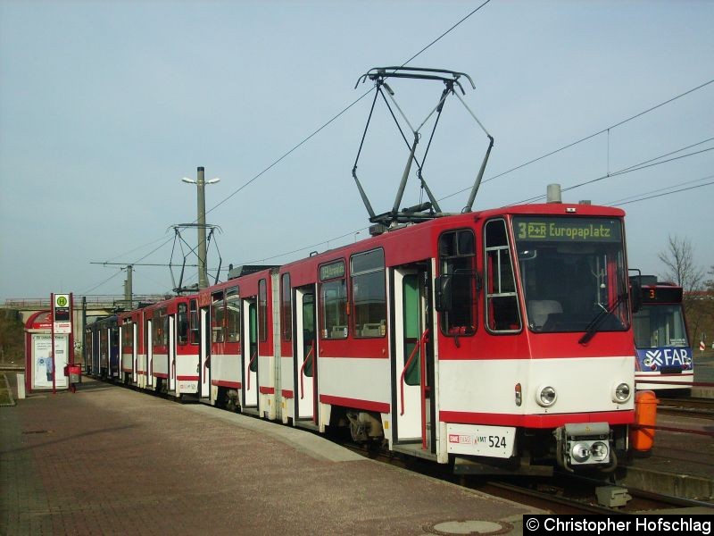 Bild: TW 524+525+435 auf der Linie 3 am Urbicher Kreuz.