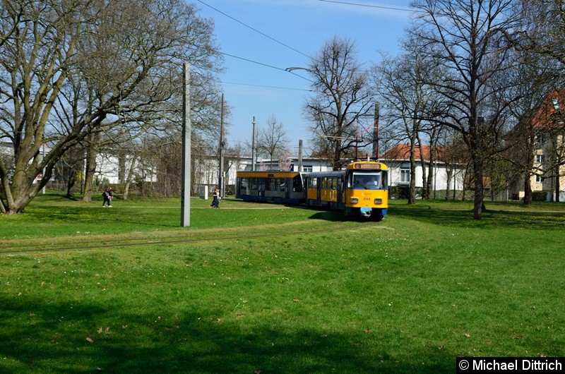 Bild: 2149+2062+930 kamen ebenfalls als Dienstfahrt durch den Park Naunhofer Str.