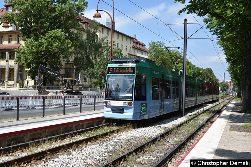 TW 615+613 als Linie 5 bei der Einfahrt in die Haltestelle Humboldtstraße.