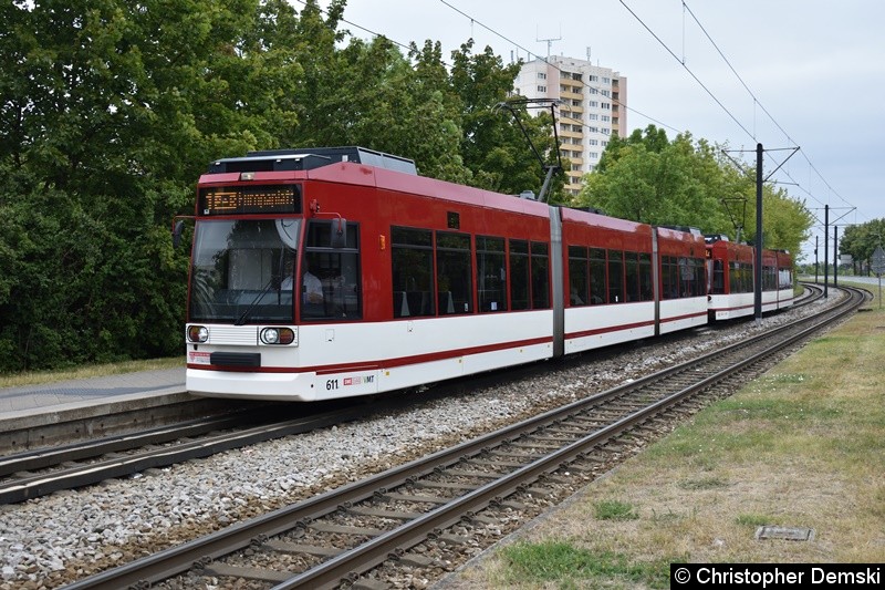 Bild: TW 611+613 als Linie 1 an der Haltestelle Thüringen-Park.