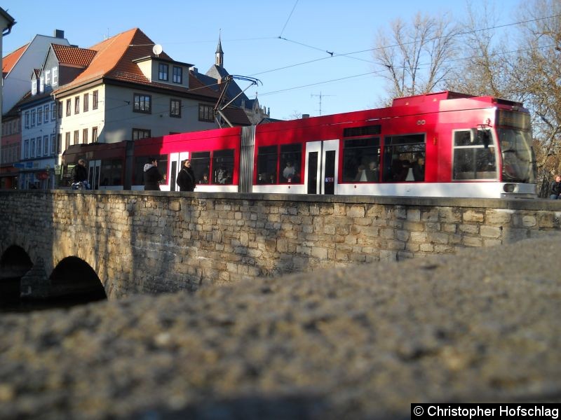 Bild: TW 605 auf der Schlösserbrücke eben den Modekaufhaus C&A.