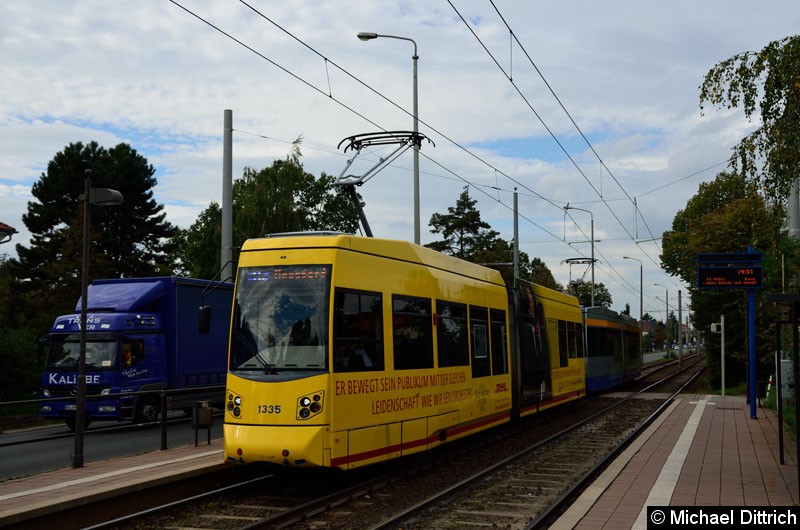 Bild: 1335 + 1321 als Linie 15 in der Haltestelle Roseggerstr.
