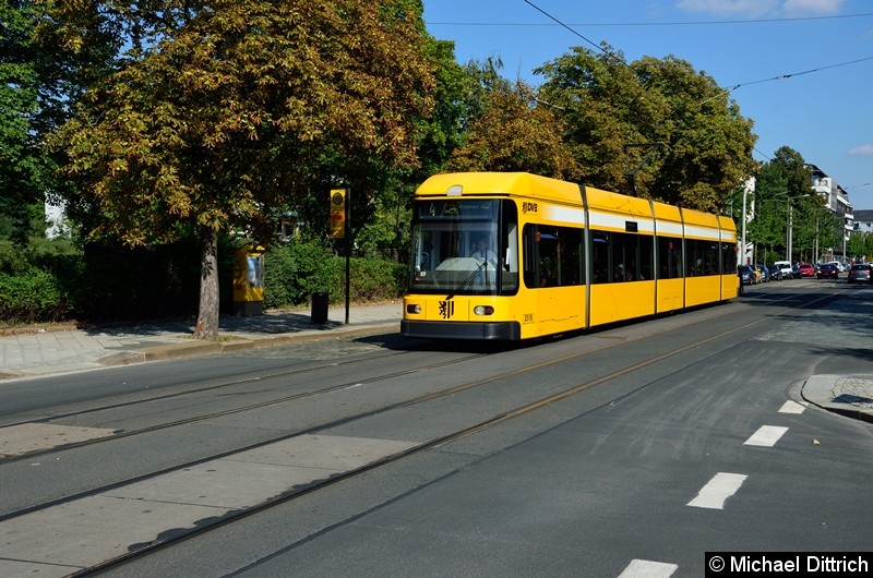 Bild: 2518 als Linie 4 an der Haltestelle Krankenhaus St.-Joseph-Stift.