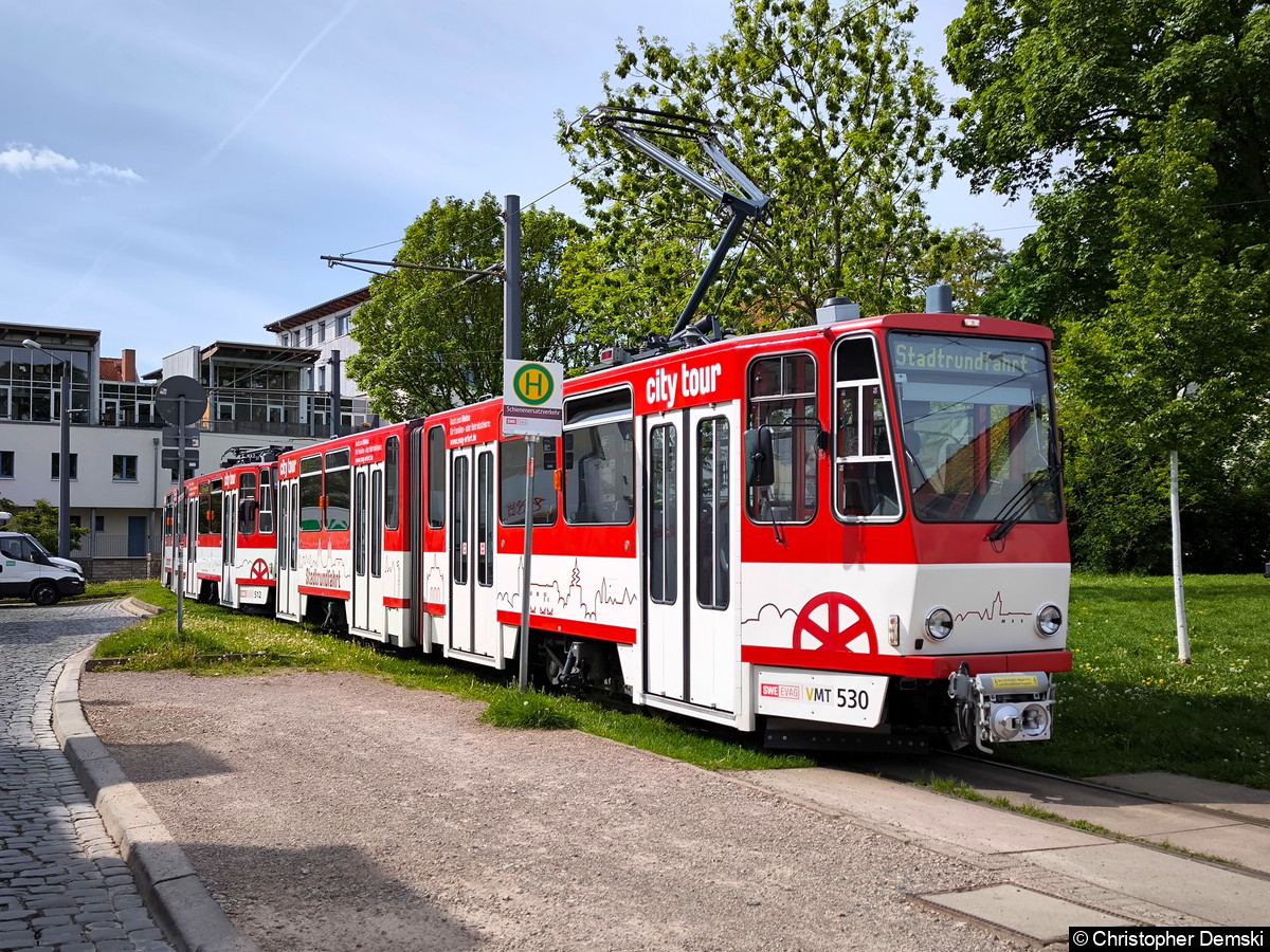Bild: TW 530+512 als Stadtrundfahrt in der Domplatz  Schleife.
