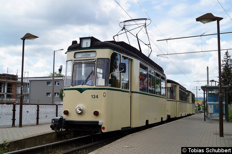 Bild: Tw 134+189+187 an der Haltestelle Naumburger Straße