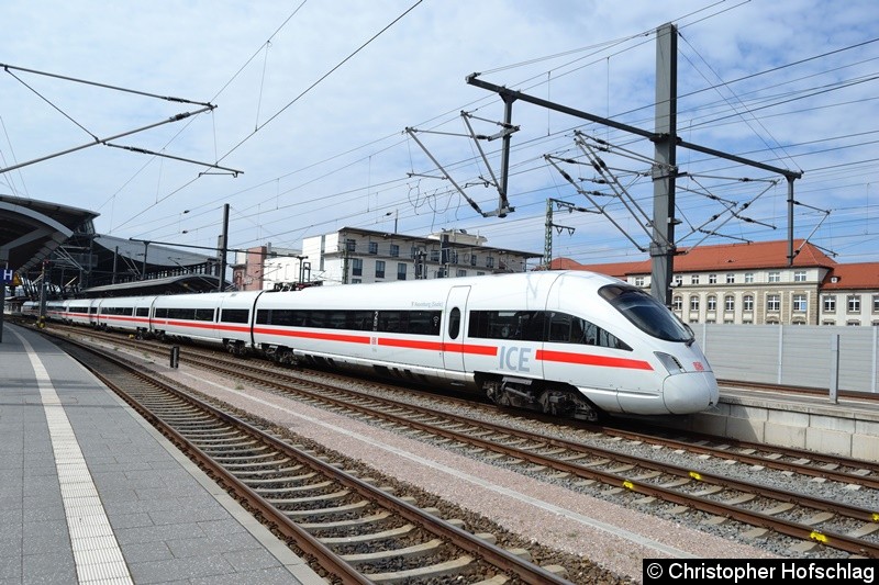 Bild: 411 010 beim Verlassen des Erfurter Hauptbahnhofs.