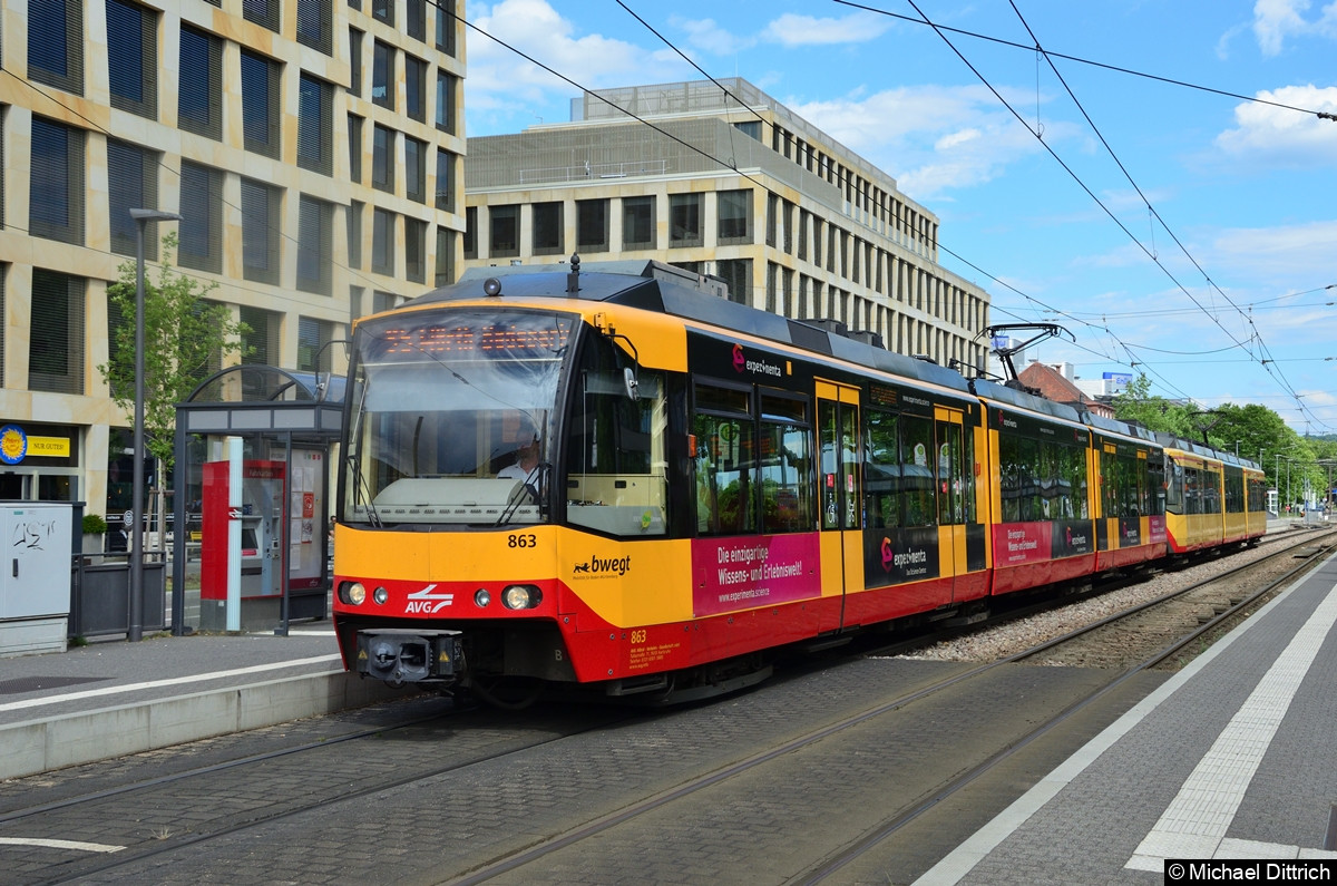 863 + 897 als Linie S5 hinter seiner Haltestelle Tullastraße/Alter Schlachthof.