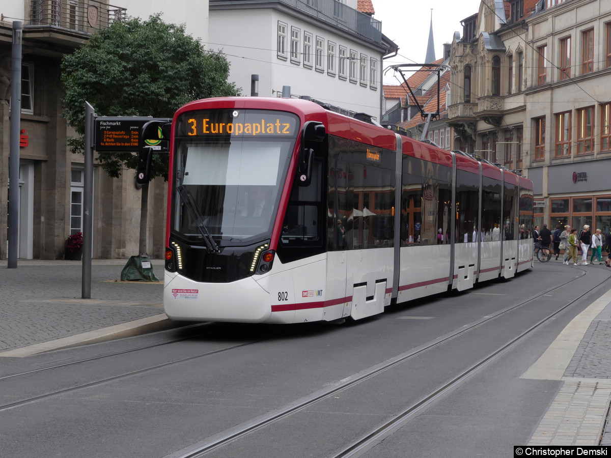 Bild: TW 802 als Linie 3 an der Haltestelle Fischmarkt.