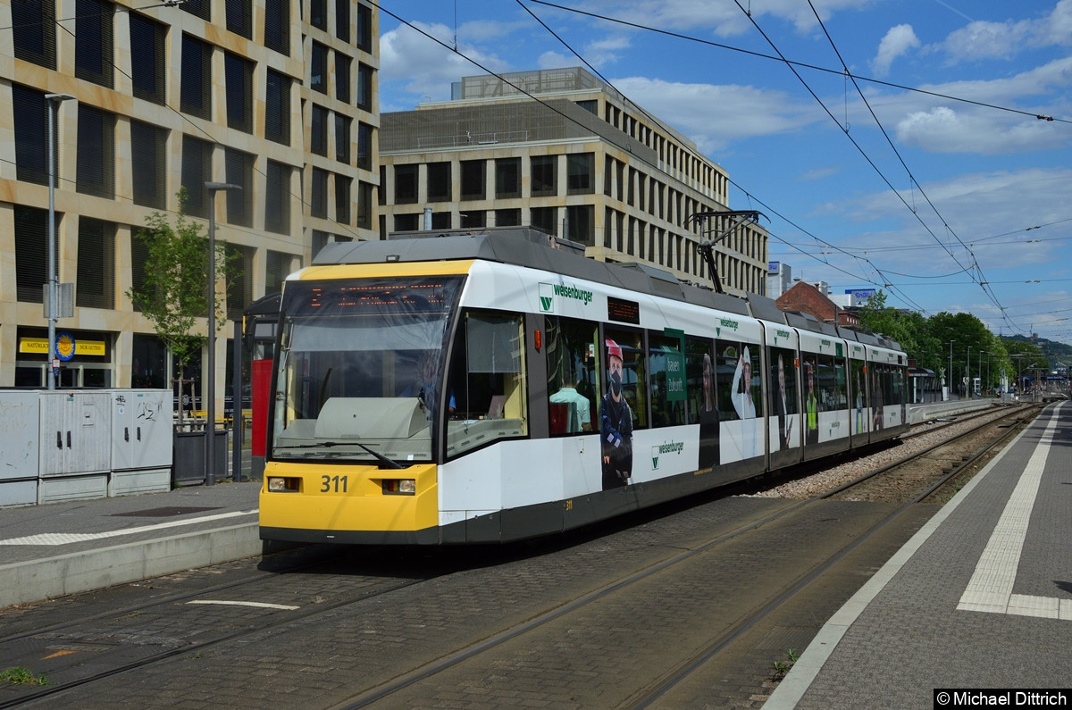 311 als Linie 2 an der Haltestelle Tullastraße/Alter Schlachthof.