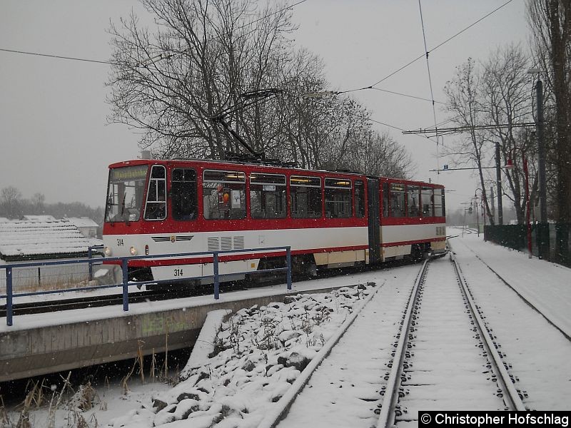 Bild: TW 314 auf der Linie 1 auf dem Weg zur Haltestelle Sundhausen.