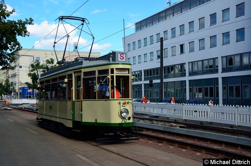 Bild: Wagen 70 auf dem Weg ins Depot in Sudenburg in der Halberstädter Str. hinter dem Südring.