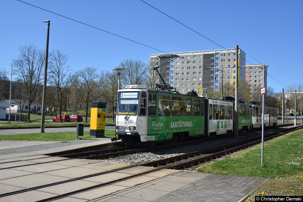 Tw 352+316 als Linie 3 an der Haltestelle Lusan-Zeulsdorf.